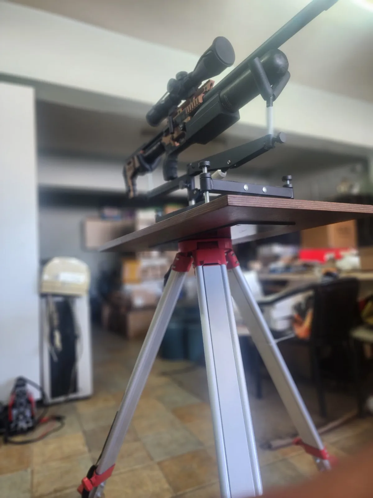 Ağır hizmet tipi Küreli Mengene Masalı Tripod ve Masası