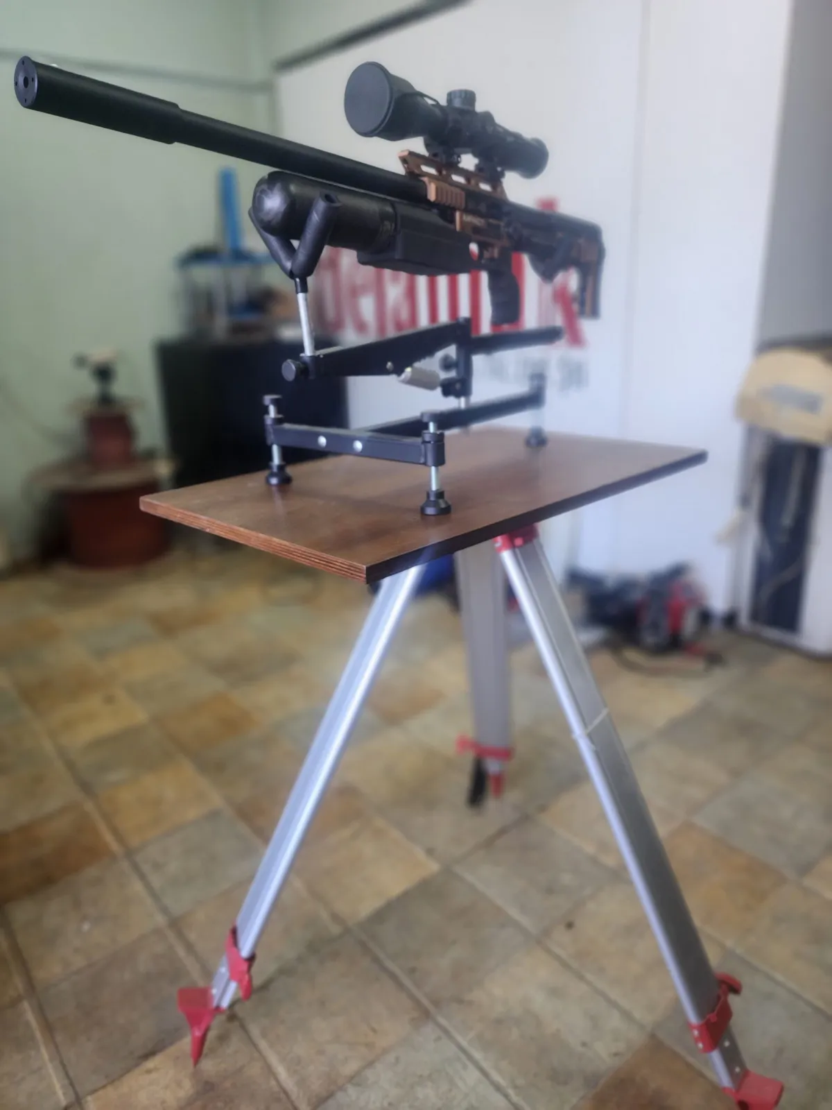 Ağır hizmet tipi Küreli Mengene Masalı Tripod ve Masası